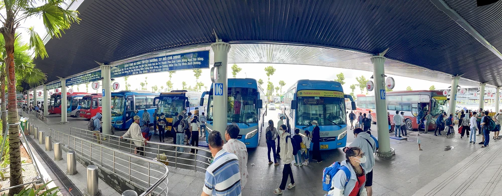 Chiều 1-9, báo cáo từ Sở GTVT TP Cần Thơ cho thấy ngày đầu tiên của kỳ nghĩ lễ 2-9, bến xe khách Trung tâm TP và ba bến xe khách Ô Môn, Thốt Nốt và Phong Điền đã đón gần 500 lượt phương tiện qua bến, với hơn 9.700 hành khách tăng so với cùng kỳ năm 2022.