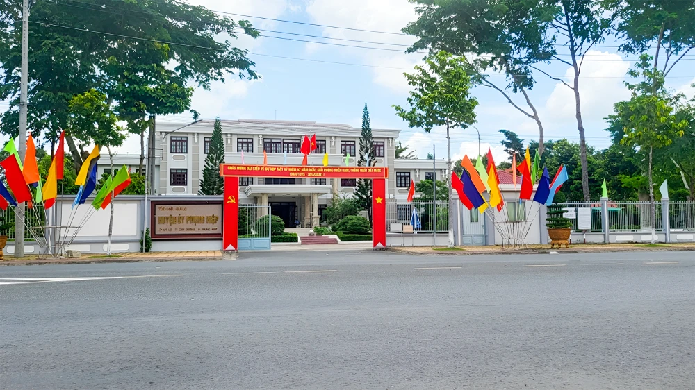 Chủ tịch Hậu Giang kỷ luật 3 lãnh đạo huyện do liên quan đến vụ thi công trước đấu thầu sau