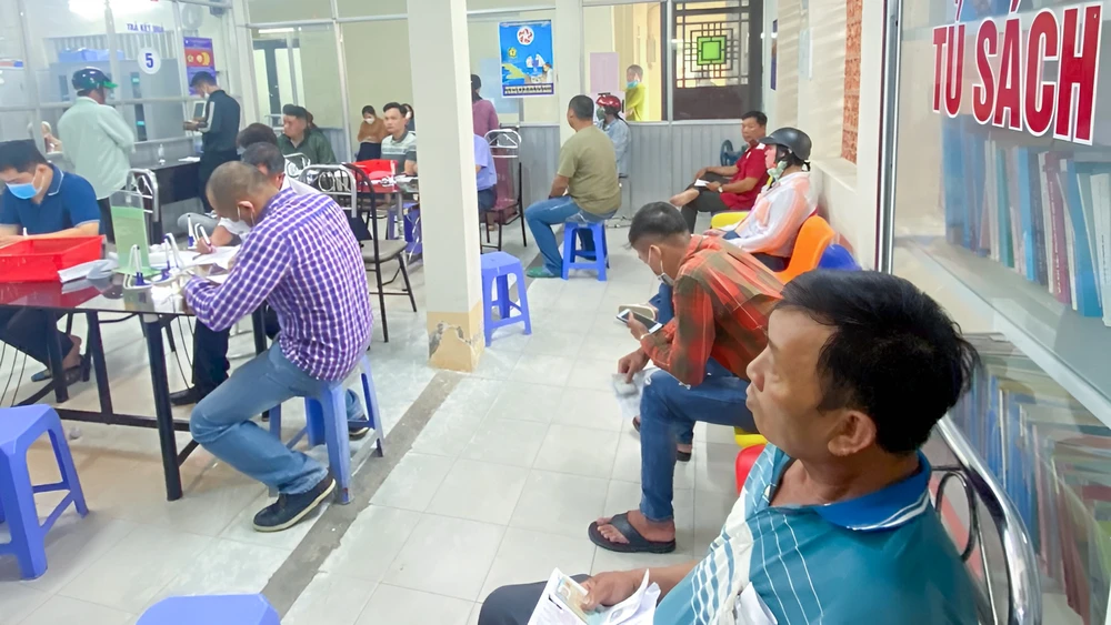 Chưa có quy định yêu cầu đổi GPLX bản giấy sang thẻ nhựa PET