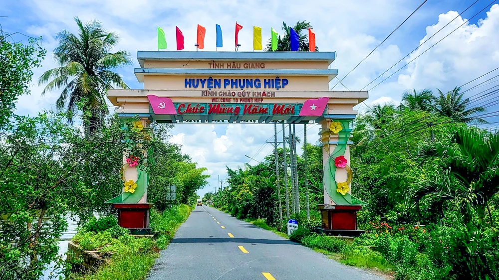 Kỷ luật khiển trách phó phòng VH&TT