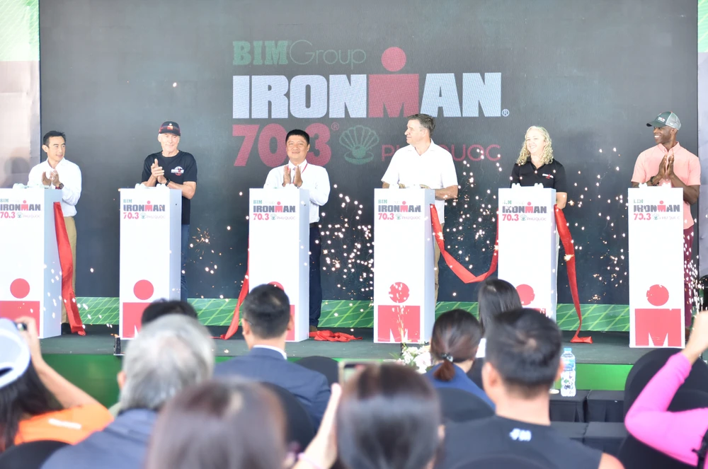 IRONMAN 70.3 Phú Quốc thu hút gần 2.000 vận động viên tham dự