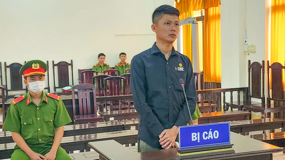 Giám đốc lừa đảo chiếm đoạt tài sản