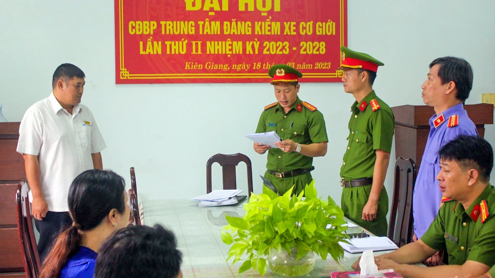 Giám đốc trung tâm đăng kiểm 68.01S Kiên Giang bị bắt