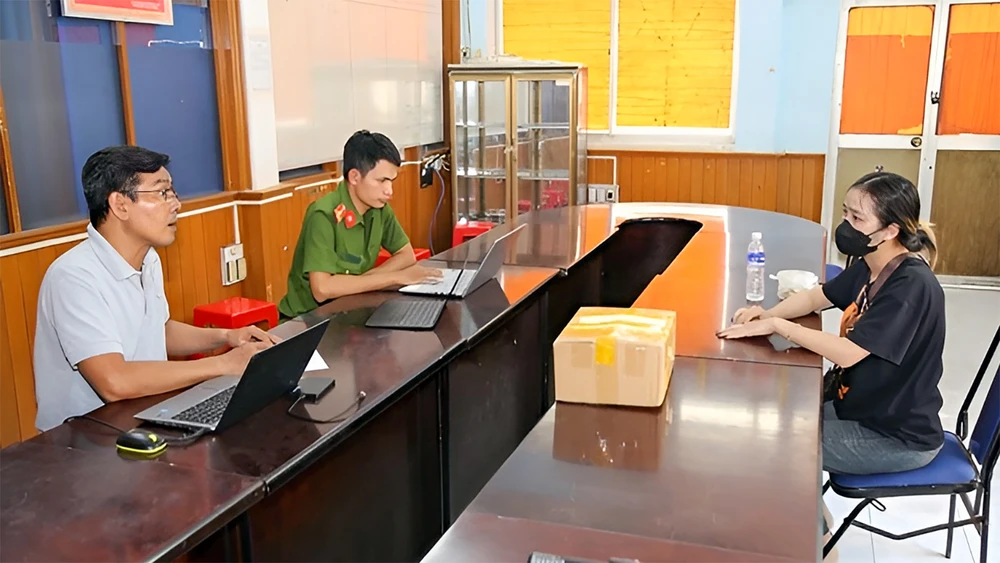 2 phụ nữ ở Sóc Trăng live stream Facebook chơi lô tô ăn tiền