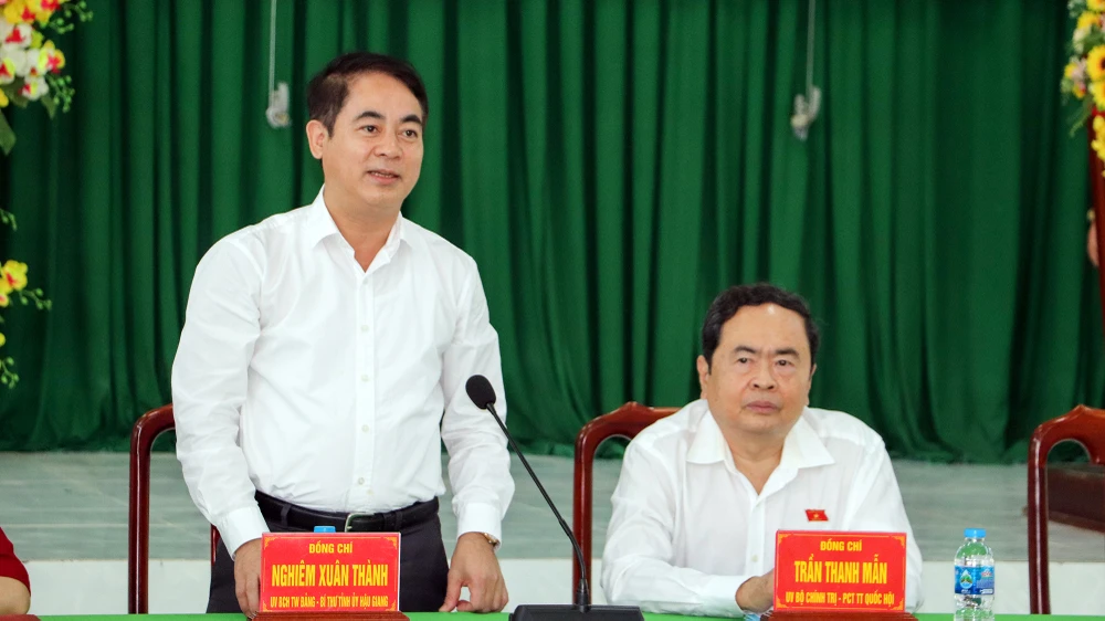 Phó Chủ tịch Thường trực Quốc hội thăm, tặng quà tại Hậu Giang