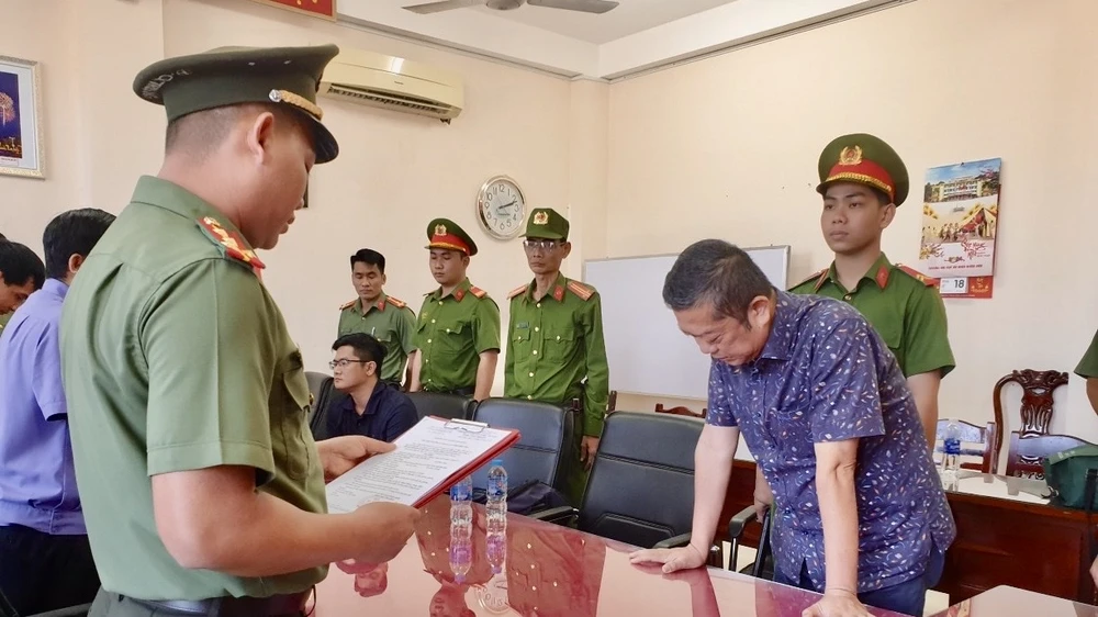 Bắt 2 lãnh đạo công ty PLC Vị Thanh lừa đảo chiếm đoạt tài sản