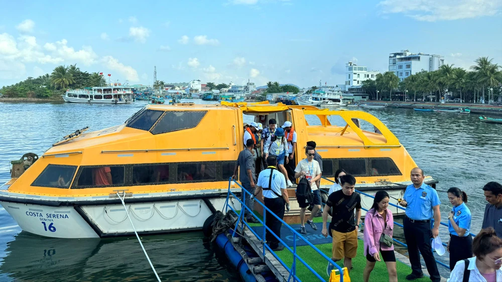 Phú Quốc đón gần 1.100 khách du lịch quốc tế từ đường biển