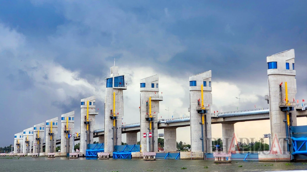 Hạn chế lưu thông thủy qua cống Cái Lớn và cống Cái Bé 4 ngày