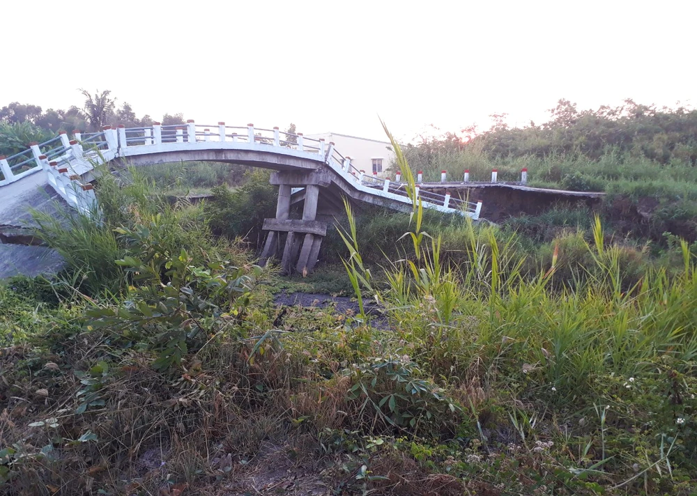 Khô hạn gây sạt lở, rạn nứt 3.710m lộ ở Kiên Giang