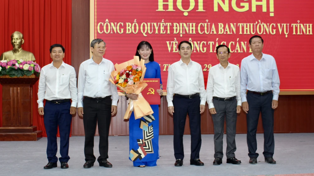 Phó Chủ tịch UBND tỉnh Hậu Giang làm Bí thư Huyện ủy