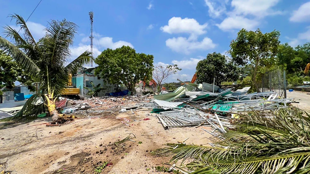 Phú Quốc cưỡng chế 2 hộ dân lấn chiếm đất rừng quốc gia