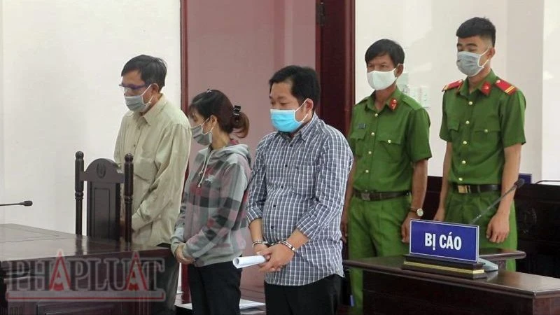 Hoãn xử vụ Quỹ tín dụng nhân dân Hậu Giang vì vắng nhiều người