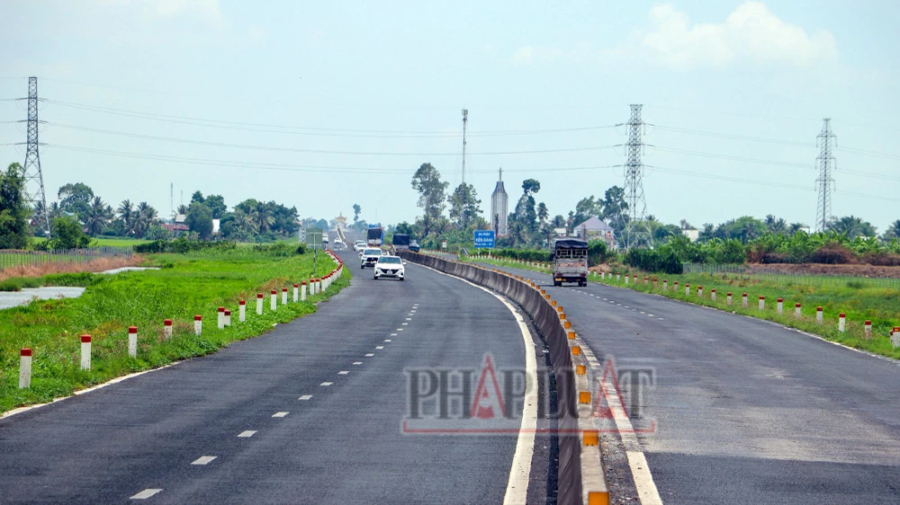 Tình trạng xe máy vào tuyến Lộ Tẻ - Rạch Sỏi