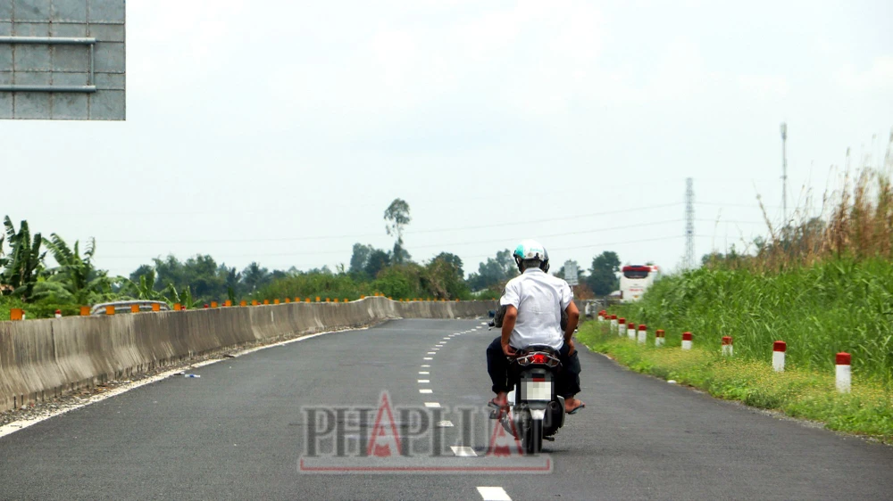 Tình trạng xe máy vào tuyến Lộ Tẻ - Rạch Sỏi