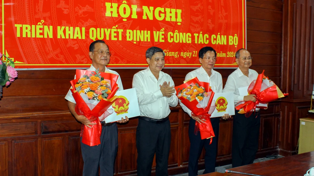 Công tác cán bộ tỉnh Hậu Giang