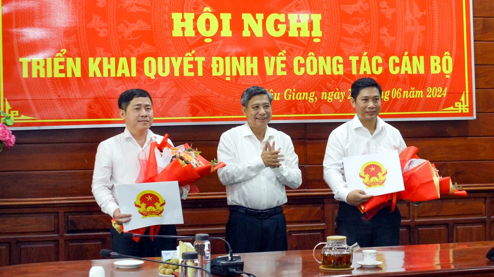 Công tác cán bộ tỉnh Hậu Giang