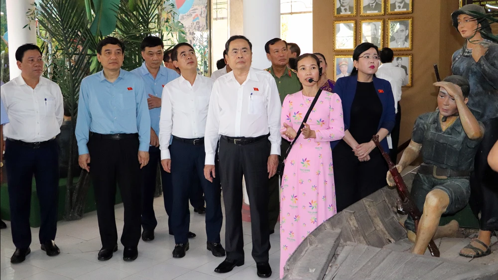 Chủ tịch Quốc hội Trần Thanh Mẫn thăm di tích Chiến thắng Chương Thiện