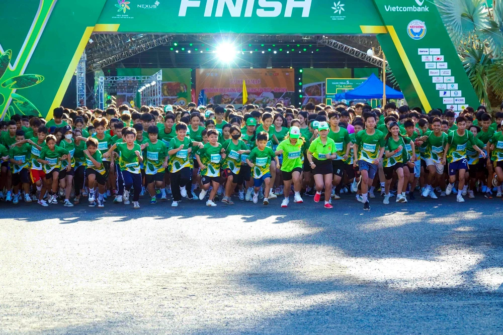 khai-mac-giai-marathon-tinh-hau-giang-4.jpg