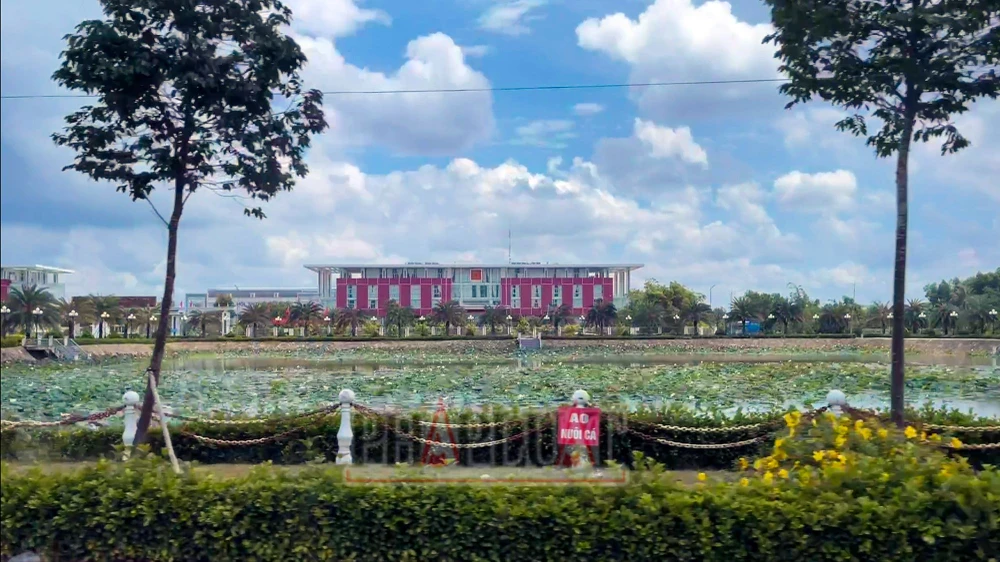 Công an tỉnh Hậu Giang tạm đình chỉ điều tra vụ án chia nhỏ gói thầu cây xanh ở TP Vị Thanh