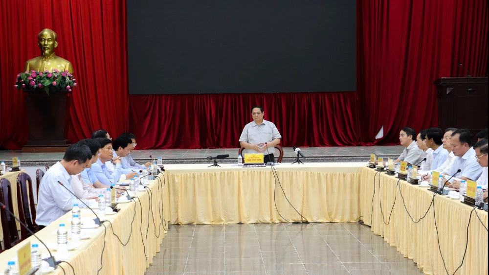 thu-tuong-pham-minh-chinh-kiem-tra-cao-toc-hau-giang-11.jpg