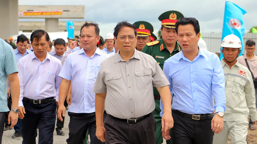 Thủ tướng Phạm Minh Chính: Phấn đấu rút ngắn thời gian hoàn thành các dự án giao thông