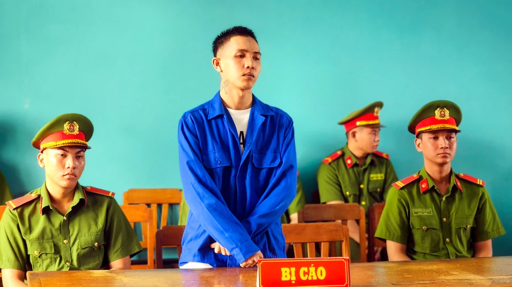 Bị cáo Lâm Hoàng Thưởng bị TAND tỉnh Kiên Giang tuyên phạt 25 năm tù về hai tội giết người và cướp tài sản.