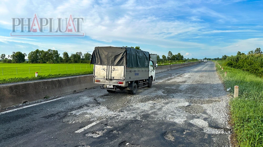 Thường xuyên kiểm tra để phát hiện, khắc phục khuyết điểm cục bộ trên Lộ Tẻ - Rạch Sỏi