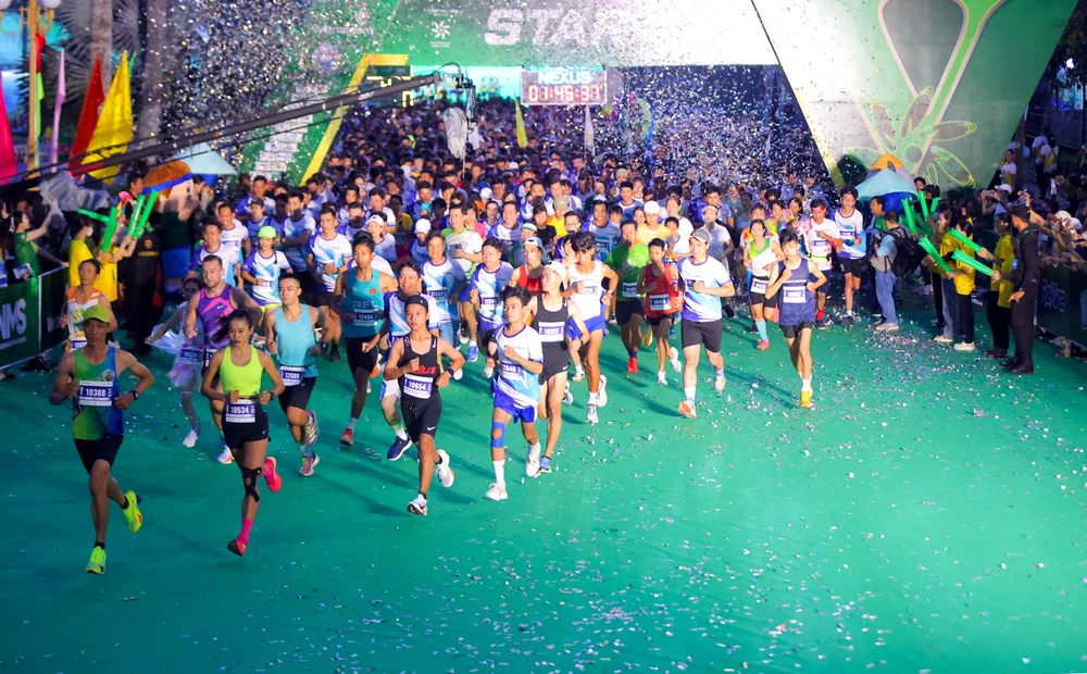 Hơn 10.930 người tham gia Giải Marathon quốc tế Vietcombank Mekong Delta tỉnh Hậu Giang 2024