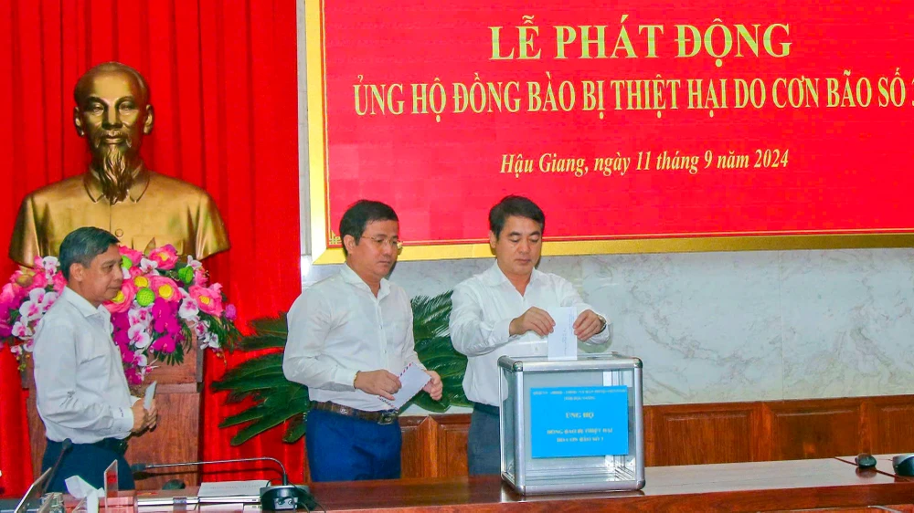 tinh-hau-giang-van-dong-ung-ho-bao-so-3-1.jpg