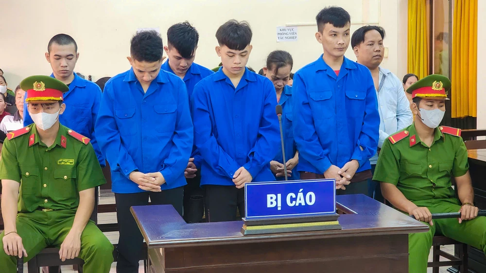 Rủ nhau sử dụng trái phép chất ma túy rồi cùng nhau lãnh án