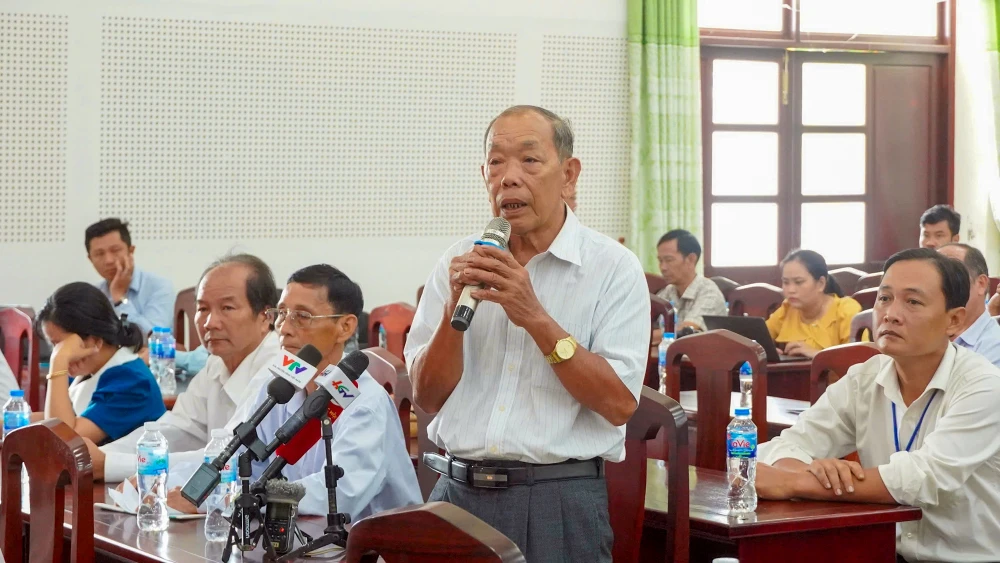 chu-tich-quoc-hoi-tran-thanh-man-tiep-xuc-cu-tri-tinh-hau-giang-2.jpg