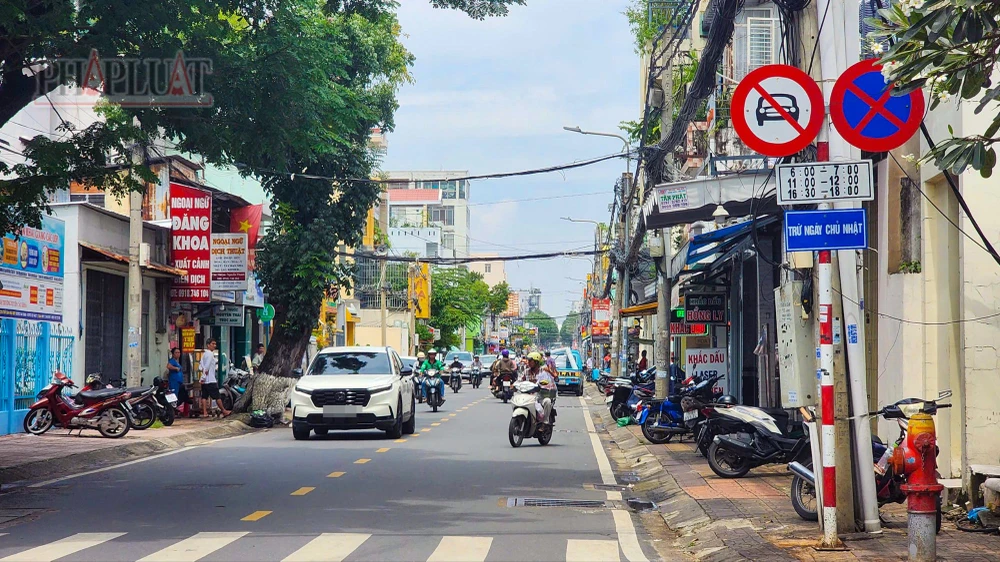 Công an TP Cần Thơ ra quân xử lý ô tô đi vào đường cấm