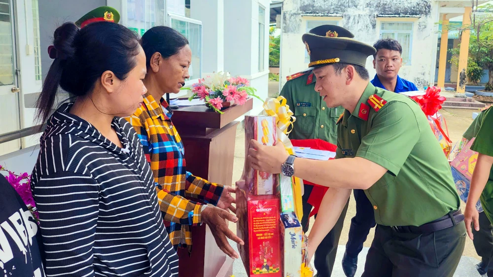 Công an tỉnh Kiên Giang tổ chức chương trình Xuân tình nguyện với nhiều hoạt động thiết thực