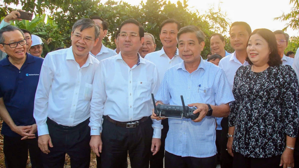 Bí thư Tỉnh ủy, Chủ tịch UBND tỉnh Hậu Giang thăm đồng đầu năm