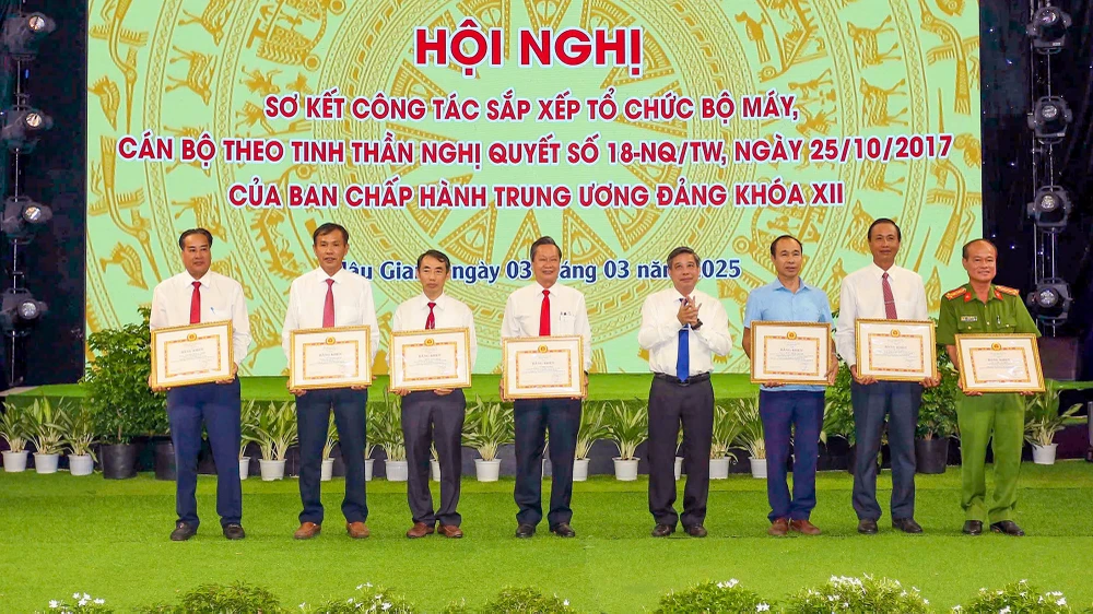 tinh-uy-hau-giang-nghi-quyet-18-2.jpg