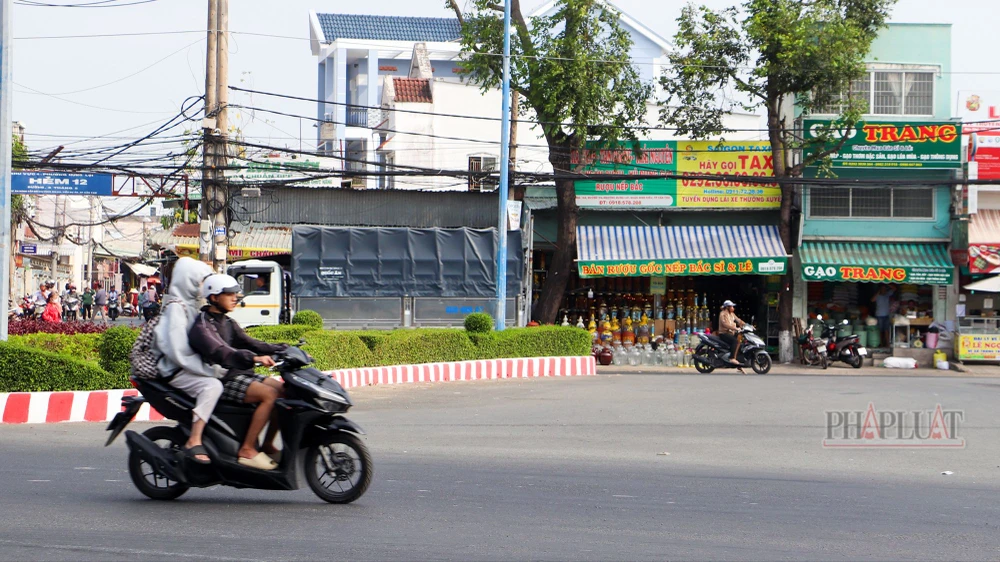 TP Cần Thơ: Nhiều người không biết quẹo trái từ hẻm 12 ra vòng xoay Đầu Sấu là sai