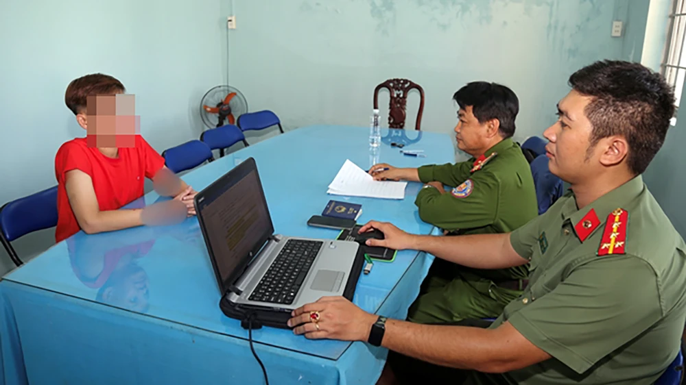 Công an tỉnh Sóc Trăng bắt bị can làm việc ở khu Tam Thái Tử lừa đảo