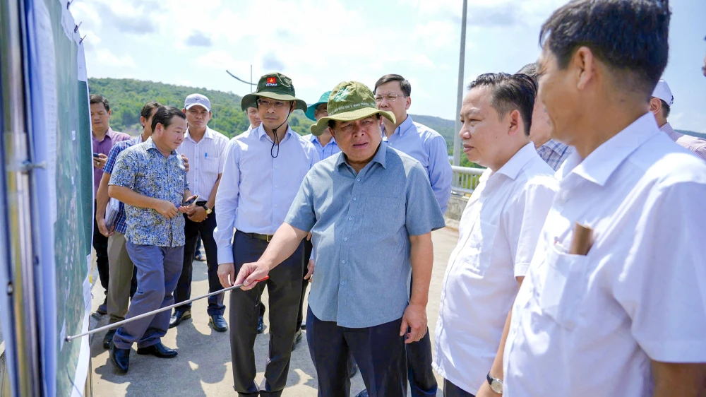 Phó Thủ tướng Nguyễn Chí Dũng khảo sát các dự án phục vụ cho APEC 2027 tại tỉnh Kiên Giang