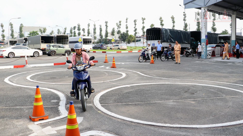 CSGT Công an TP Cần Thơ tổ chức kỳ sát hạch lái xe đầu tiên