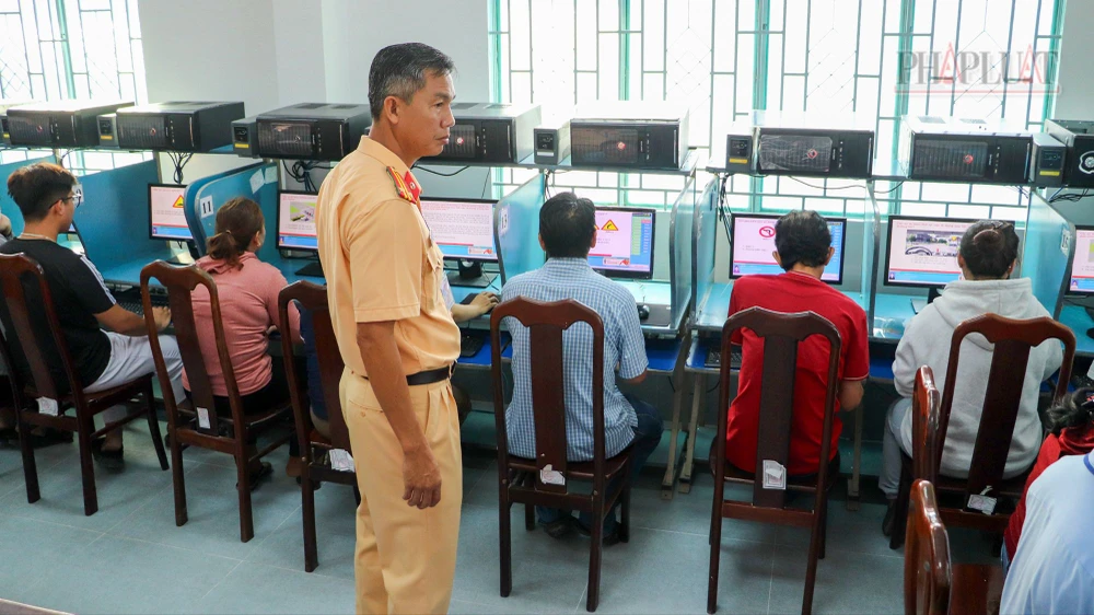 CSGT Công an TP Cần Thơ tổ chức kỳ sát hạch lái xe đầu tiên