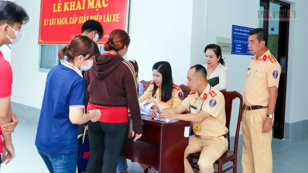 CSGT Công an TP Cần Thơ tổ chức kỳ sát hạch lái xe đầu tiên