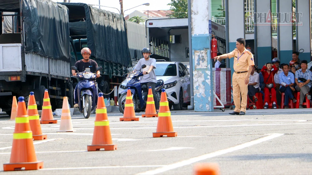 CSGT Công an TP Cần Thơ tổ chức kỳ sát hạch lái xe đầu tiên