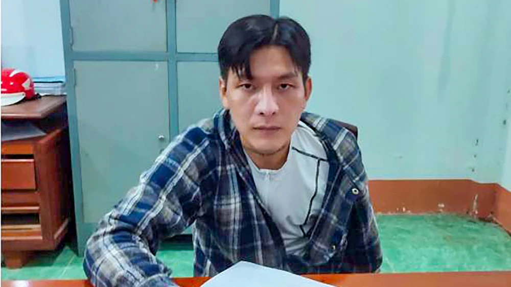 Bùi Hữu Thọ bị Công an tỉnh Kiên Giang tạm giữ để điều tra hành vi cướp giật tài sản.