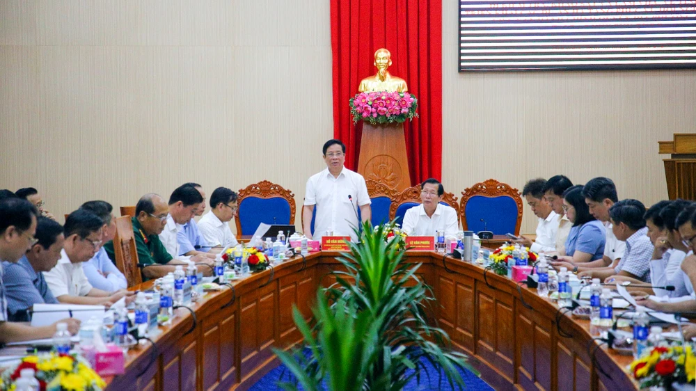 chu-tich-tinh-an-giang-lam-viec-voi-dac-khu-phu-quoc-3.jpg