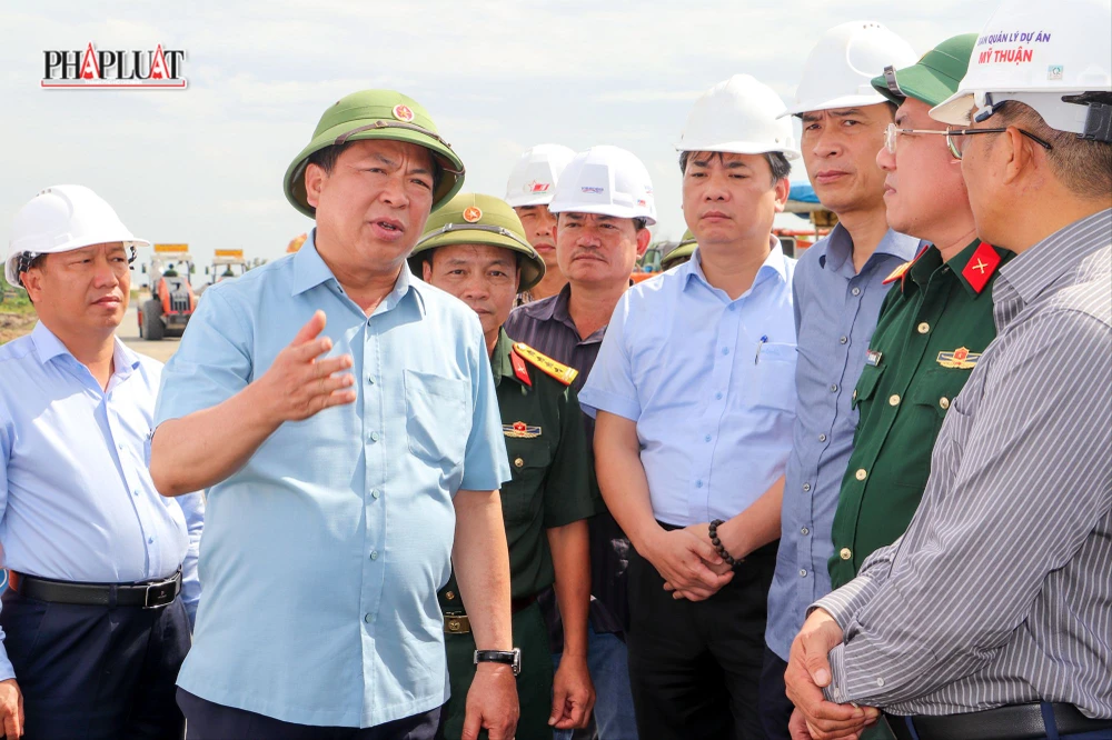 Bộ trưởng Bộ xây dựng kiểm tra cao tốc Cần Thơ - Cà Mau