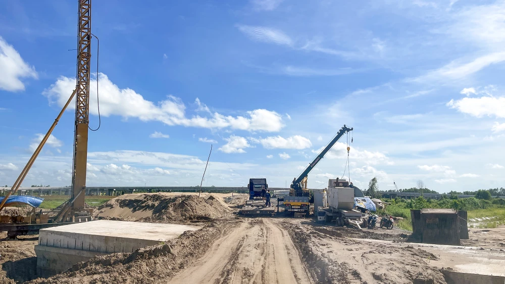 Giải quyết 20 triệu khối cát san lấp cao tốc Châu Đốc - Cần Thơ - Sóc Trăng