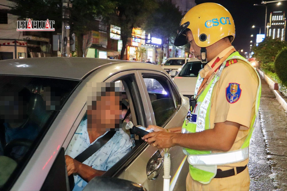 CSGT Cần Thơ xử phạt gần 330 trường hợp vi phạm nồng độ cồn trong 4 ngày cao điểm