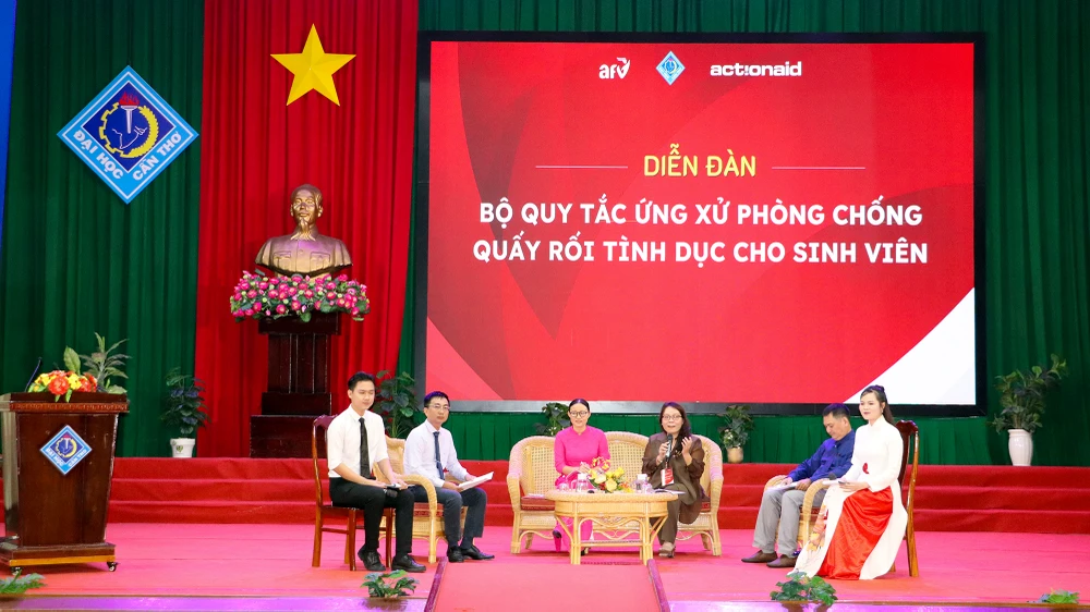 diễn đàn trao đổi về kiến thức trong bộ quy tắc ứng xử phòng chống quấy rối tình dục cho sinh viên