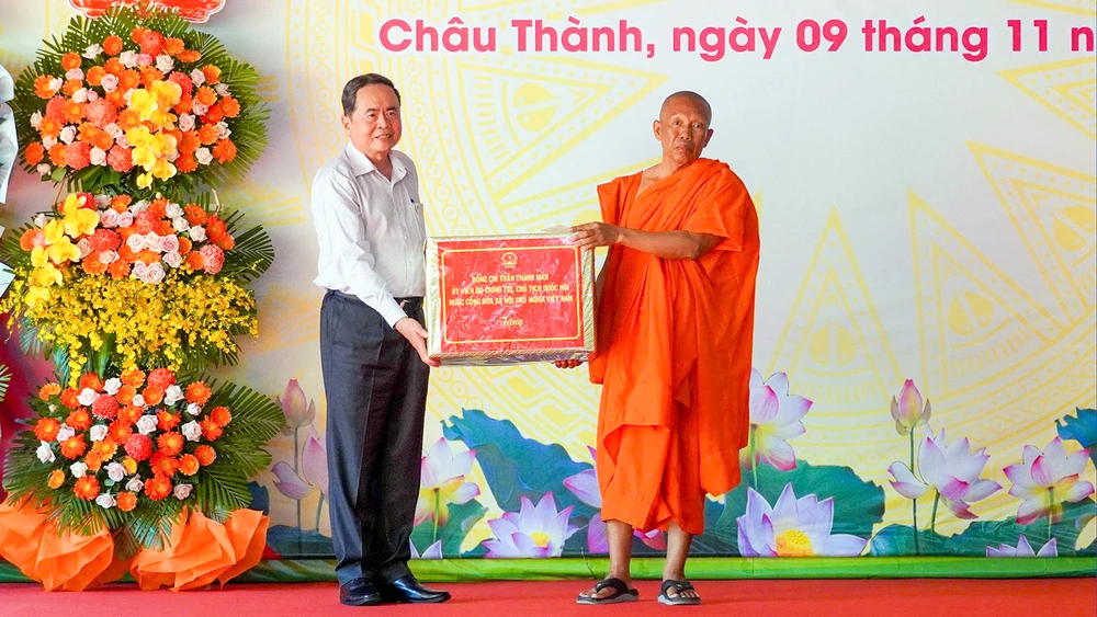 Chủ tịch Quốc hội Trần Thanh Mẫn dự Ngày hội Đại đoàn kết toàn dân tộc tại Cần Thơ