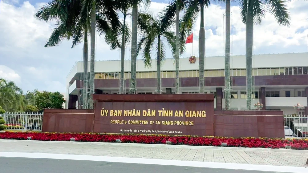 ubnd-tinh-an-giang-cu.jpg